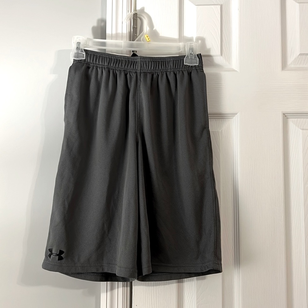 Youth Large Boys Under Armour shorts